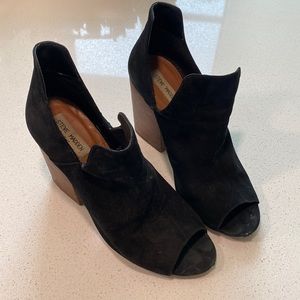 Steve Madden black suede open toe booties. Size 10.
